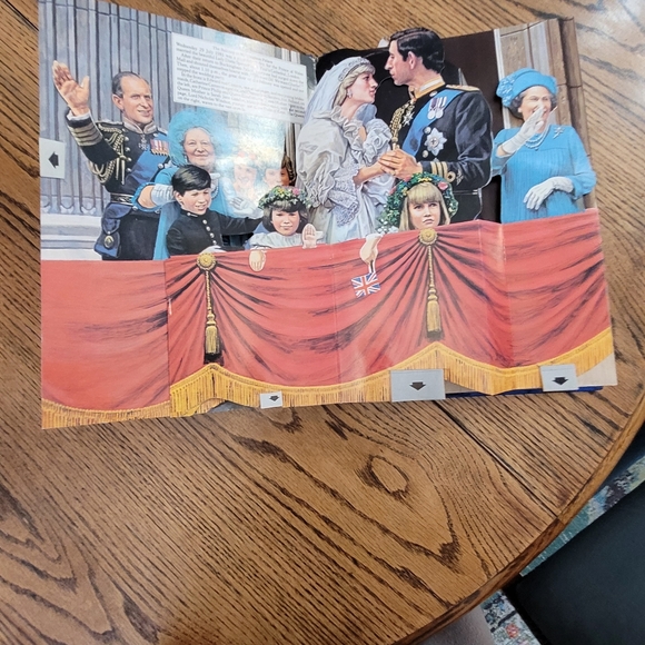 ROYAL WEDDING POP UP BOOK - Picture 2 of 4